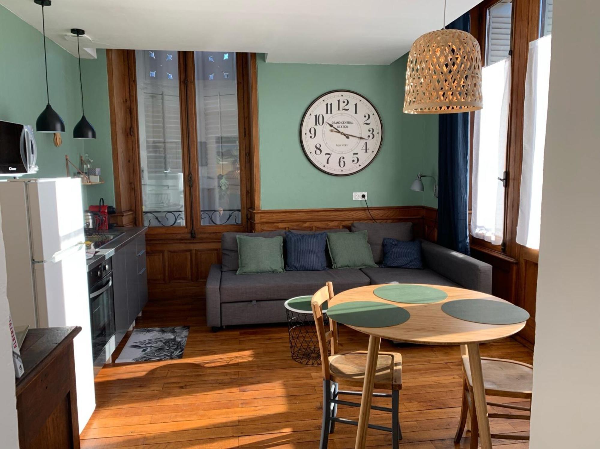 A Deux Pas De La Gare, La Maison Rouge Albertville Esterno foto